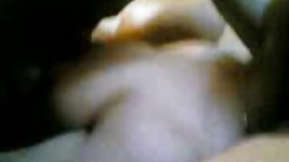 Blondynka erotyczne filmy mamuski z dużymi naturalnymi cyckami daje loda